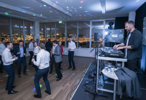 Musiktrends für Geschäftsfeiern in München – Erfolg durch moderne Sounds 3 1767148327139 image 1767148326805